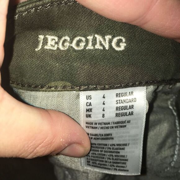 American Eagle camo distressed size 4 jeggings - Picture 2 of 3